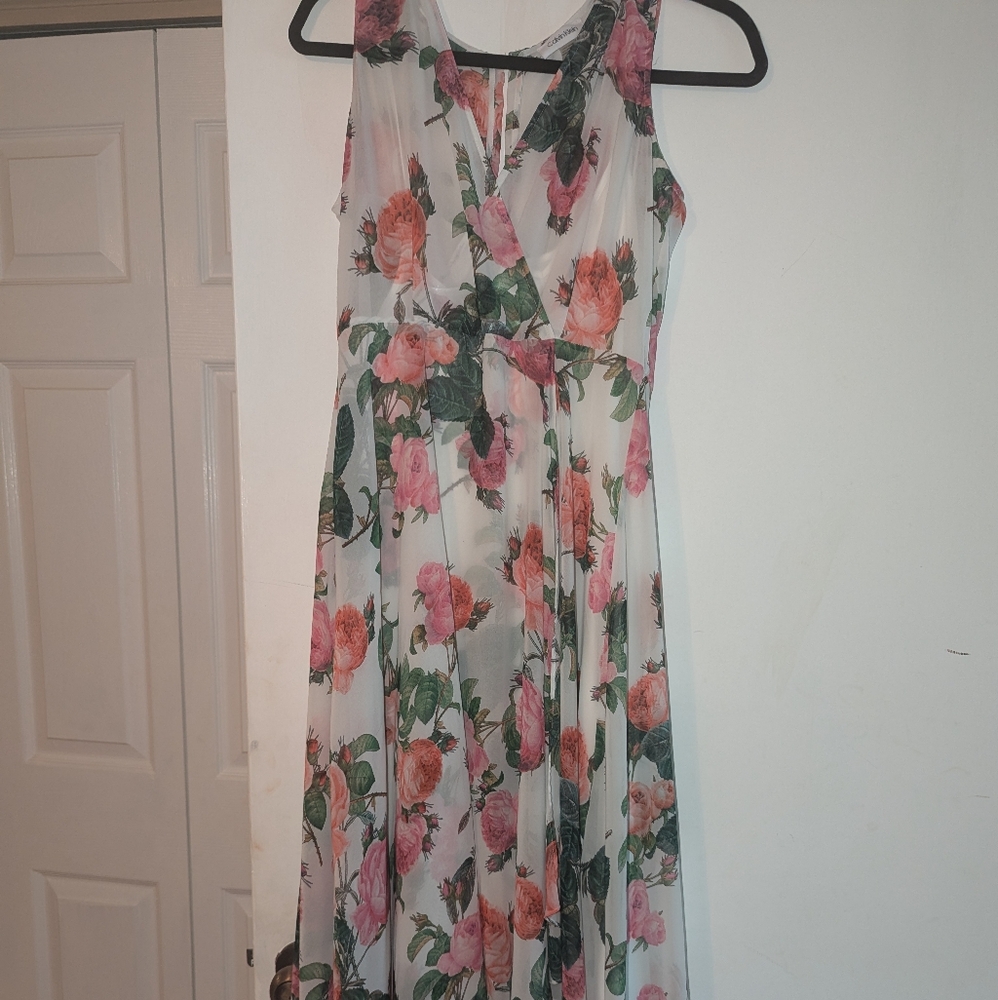 Calvin Klein size 10 white- red rose